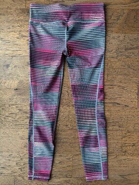 Gap Fit pants (size medium) small flaw